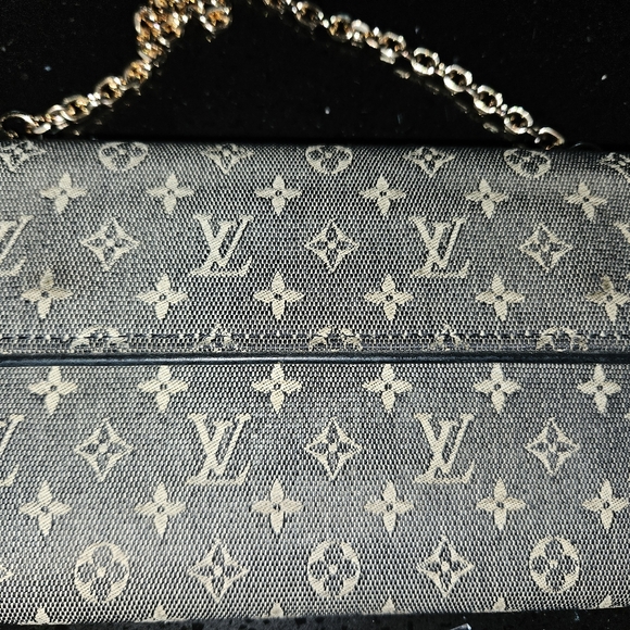LOUIS VUITTON Denim Wallet on a Chain - Picture 10 of 16
